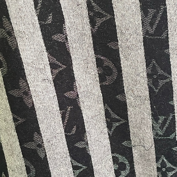 Louis Vuitton Monogram Striped Wrap/Shawl Scarf. - Picture 6 of 15